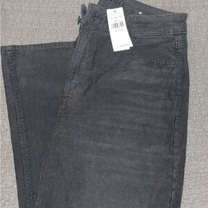 New with tag women’s American Eagle Corduroy Jeans!
